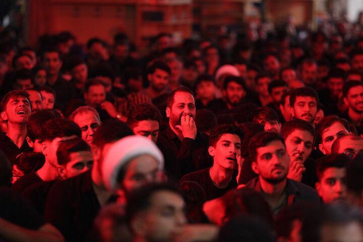 Photos: Enthusiastic mourning ceremony of younger generation on night of Hazrat Masoumeh's demise anniversary