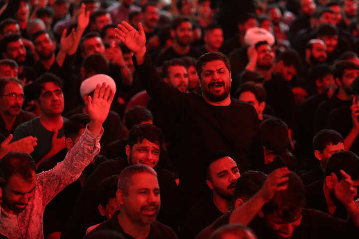 Photos: Enthusiastic mourning ceremony of younger generation on night of Hazrat Masoumeh's demise anniversary