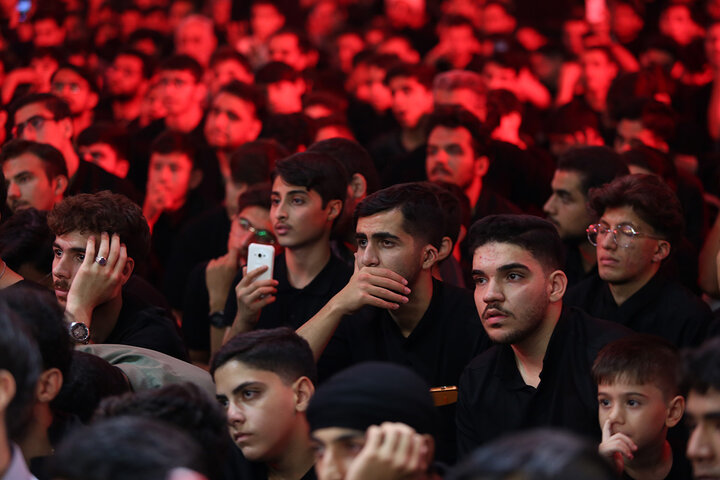 Photos: Enthusiastic mourning ceremony of younger generation on night of Hazrat Masoumeh's demise anniversary