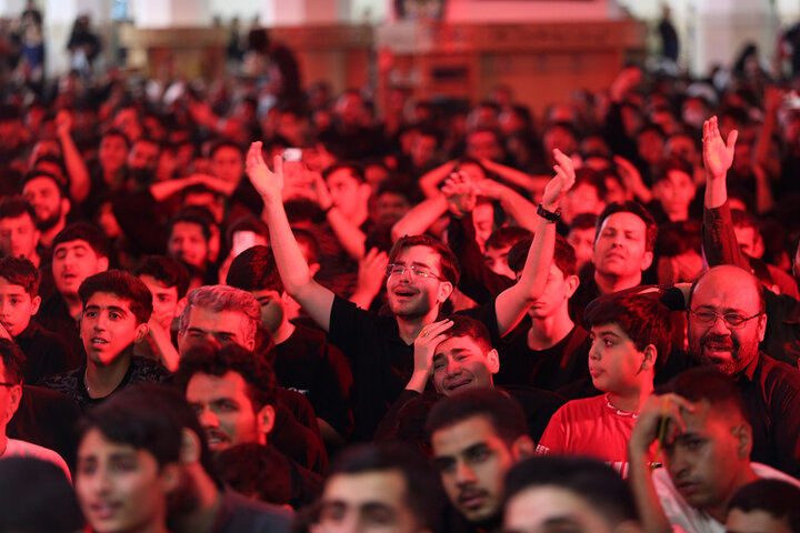 Photos: Enthusiastic mourning ceremony of younger generation on night of Hazrat Masoumeh's demise anniversary