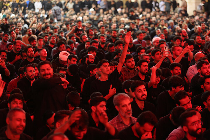 Photos: Enthusiastic mourning ceremony of younger generation on night of Hazrat Masoumeh's demise anniversary