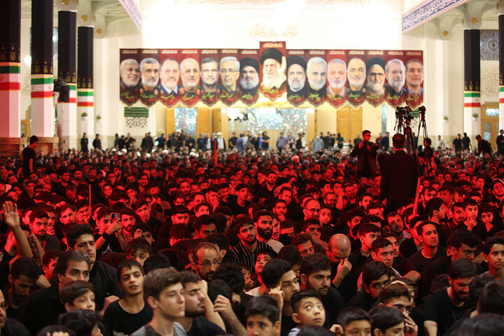 Photos: Enthusiastic mourning ceremony of younger generation on night of Hazrat Masoumeh's demise anniversary