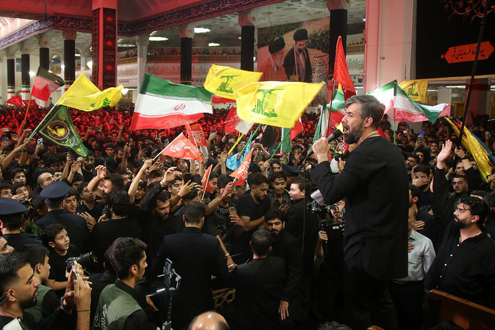 Photos: Enthusiastic mourning ceremony of younger generation on night of Hazrat Masoumeh's demise anniversary