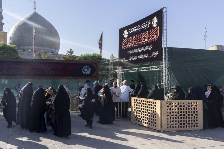 تقرير مصور/ العتبة العباسية المقدسة تقدم الخدمات للزائرين بذكرى وفاة السيدة فاطمة المعصومة (عليها السلام) بمدينة قم المقدسة