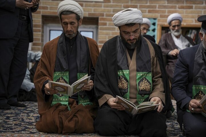 Photos: Condolences offered by servants of Hazrat Masoumeh Holy Shrine to Ayatollah Shobeiri Zanjani's office