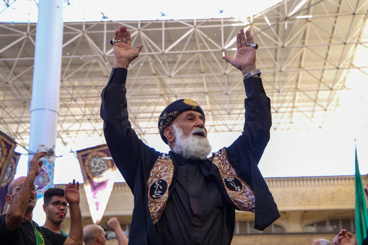 سوگواری مواکب‌داران عراقی در آستان کریمه اهل‌بیت(س)