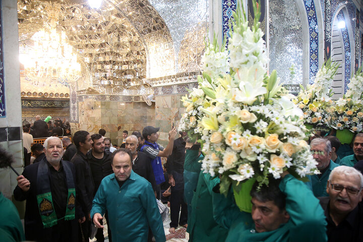 گل‌هایی که هم‌نوا با خدام برای بانوی کرامت خطبه می‌خوانند