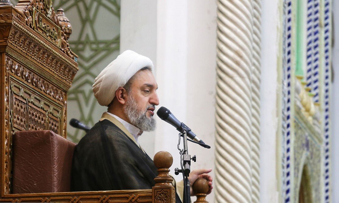 حضرت فاطمه معصومه(س) الگوی صبر و ذکر هستند