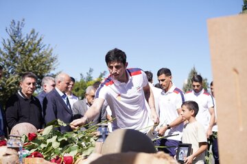 گزارش تصویری/ تجدید میثاق ملی‌پوشان فوتبال با شهدای جنگ تحمیلی