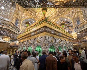 Coronas de flores engalanan el Santuario del Imam Huséin (P) con motivo del nacimiento del Imam Hasan al-Askari (PB)