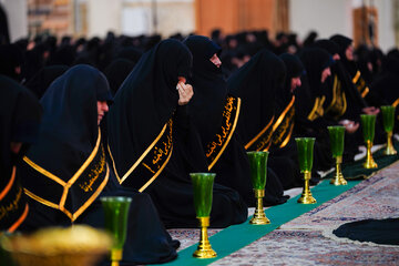 گزارش تصویری | تصاویری متفاوت از آیین سنتی خطبه‌خوانی خدام در شام رحلت بانوی کرامت