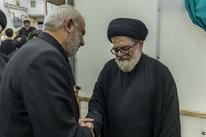 تقرير مصور/ وفد العتبة العباسية المقدسة في مدينة قم يقدم التعازي بوفاة آية الله الشبيري الزنجاني (ره)
