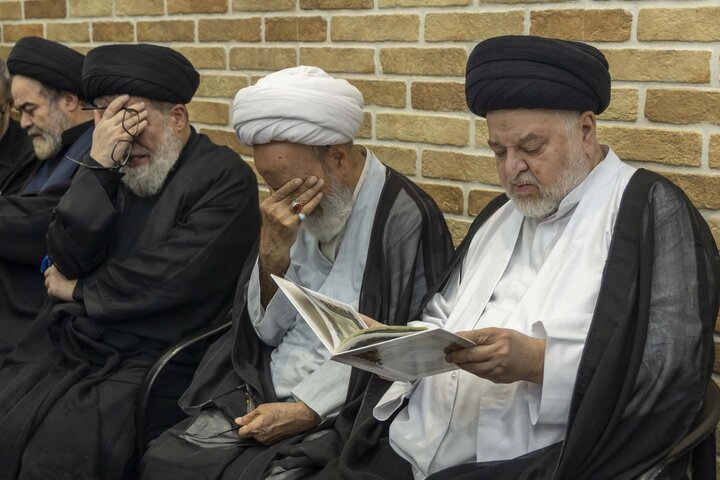 تقرير مصور/ وفد العتبة العباسية المقدسة في مدينة قم يقدم التعازي بوفاة آية الله الشبيري الزنجاني (ره)
