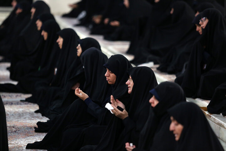 آیین خطبه‌خوانی خادمان حرم کریمه اهل بیت در شام رحلت ایشان