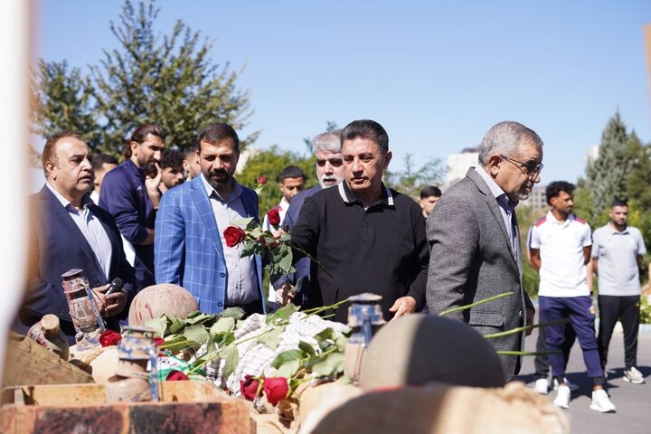 گزارش تصویری/  تجدید میثاق ملی‌پوشان فوتبال با شهدای جنگ تحمیلی