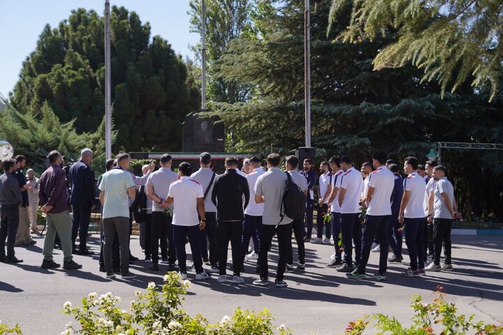 گزارش تصویری/  تجدید میثاق ملی‌پوشان فوتبال با شهدای جنگ تحمیلی
