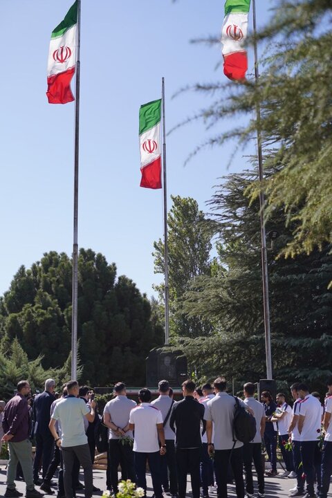 گزارش تصویری/  تجدید میثاق ملی‌پوشان فوتبال با شهدای جنگ تحمیلی