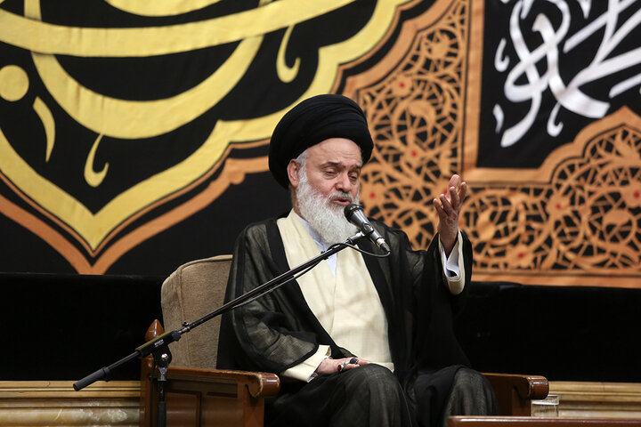 بزرگداشت آیت‌الله اعظمی شبیری زنجانی از سوی رهبر معظم انقلاب در حرم بانوی کرامت