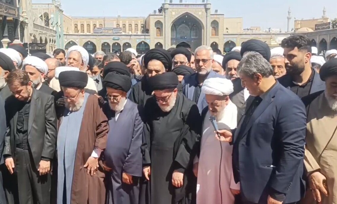 ویدیو | اقامه نماز بر پیکر آیت‌الله العظمی شبیری زنجانی توسط آیت‌الله العظمی سبحانی