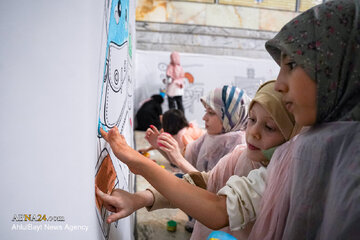 Informe fotográfico | Coloreado de un mural por niños del mundo islámico; homenaje a los mártires de la escuela de Minab