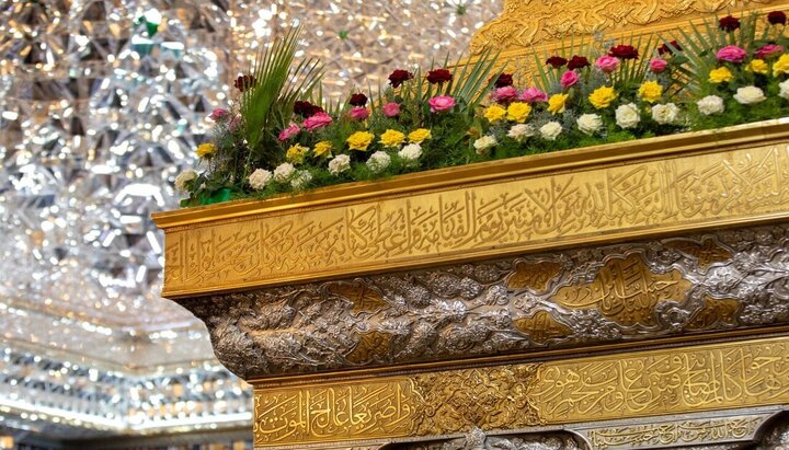 تقرير مصور/ تزين ضريح الإمام الحسين ( ع ) بالزهور في ذكرى ولادة الإمام الحسن العسكري ( ع)وفقا لما أفادته وكالة أهل البيت (ع) للأنباء ــ أبنا ــ  أكاليل من الزهور تزين ضريح الإمام الحسين ( ع )، وذلك بمناسبة ذكرى ولادة الإمام الحسن العسكري ( ع).
