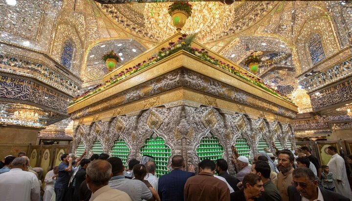 تقرير مصور/ تزين ضريح الإمام الحسين ( ع ) بالزهور في ذكرى ولادة الإمام الحسن العسكري ( ع)وفقا لما أفادته وكالة أهل البيت (ع) للأنباء ــ أبنا ــ  أكاليل من الزهور تزين ضريح الإمام الحسين ( ع )، وذلك بمناسبة ذكرى ولادة الإمام الحسن العسكري ( ع).
