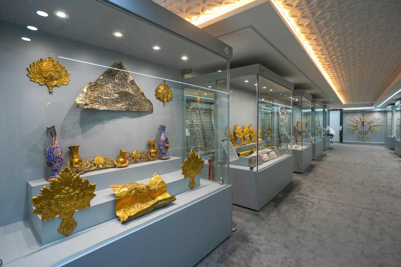 Informe fotográfico |Se exhiben por primera vez piezas de los tesoros del museo del Santuario al-Askari (PB)