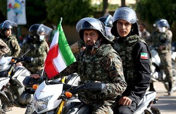 مناورة في طهران بمشاركة  40 ألف دراج ناري من "الفدائيين" 