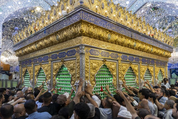 تقرير مصور/ أجواء ليلة الجمعة عند مرقد أبي الفضل العباس (عليه السلام)