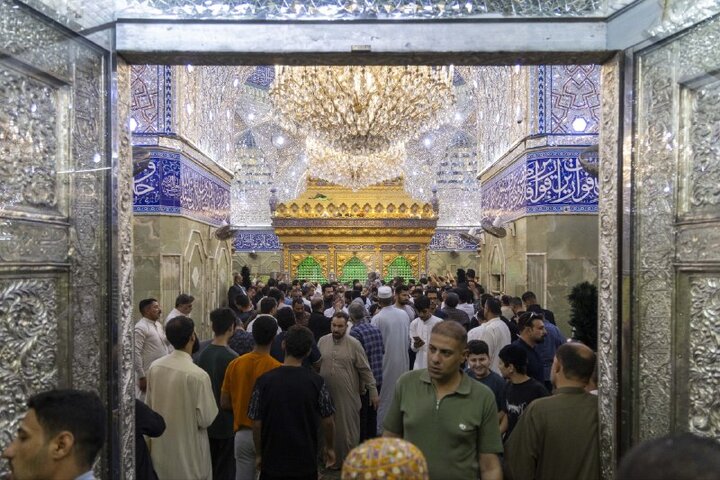 Informe fotográfico | Multitudes de peregrinos conmemoran la bendita noche del jueves en el Santuario de Abalfadl al-Abbas (PB).