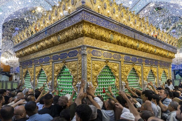 Informe fotográfico | Multitudes de peregrinos conmemoran la bendita noche del jueves en el Santuario de Abalfadl al-Abbas (PB).