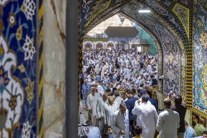 Informe fotográfico | Multitudes de peregrinos conmemoran la bendita noche del jueves en el Santuario de Abalfadl al-Abbas (PB).