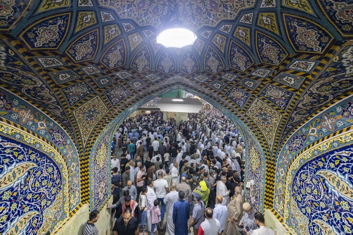 Informe fotográfico | Multitudes de peregrinos conmemoran la bendita noche del jueves en el Santuario de Abalfadl al-Abbas (PB).