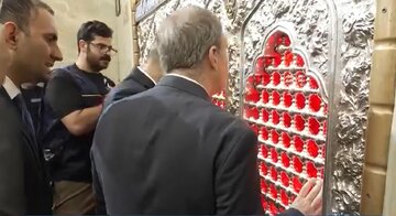 تقرير مصور/ السفير التركي لدى العراق يزور مرقد الإمام الحسين (ع) ويتجول في متحف العتبة الحسينية