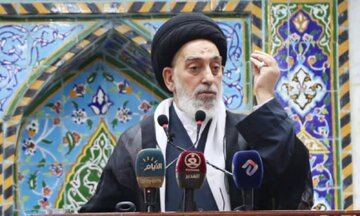 امام جمعة النجف يطالب الحكومة العراقية بإعادة النظر في حظر الطيران الإيراني