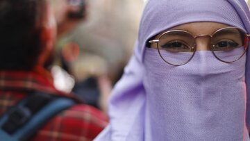 شهر لِریدا در اسپانیا برقع و نقاب را در اماکن عمومی ممنوع کرد