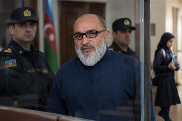 Girtina olîyekî navdar ê Azerbaycanî piştî protestoyê li dijî qedexekirina hîcabê