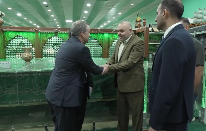 تقرير مصور/ السفير التركي لدى العراق يزور مرقد الإمام الحسين (ع) ويتجول في متحف العتبة الحسينية