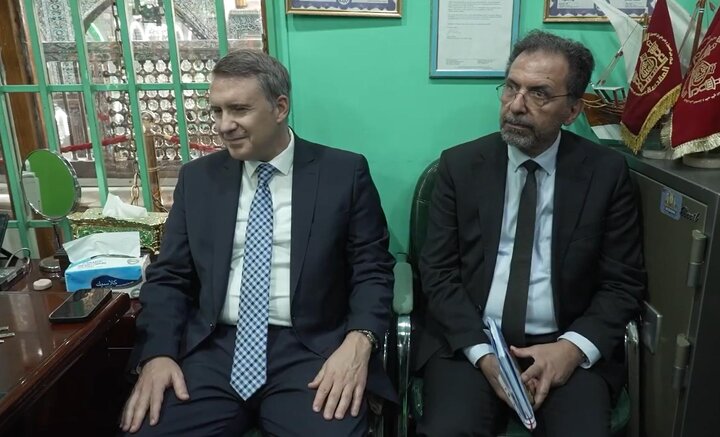 تقرير مصور/ السفير التركي لدى العراق يزور مرقد الإمام الحسين (ع) ويتجول في متحف العتبة الحسينية