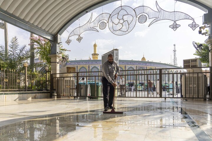 تقرير مصور/ غسل أرضية مسقفات الساحة الوسطية لبين الحرمين وفرشها بالسجاد