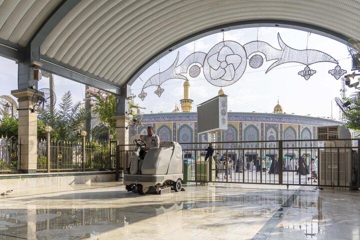 تقرير مصور/ غسل أرضية مسقفات الساحة الوسطية لبين الحرمين وفرشها بالسجاد