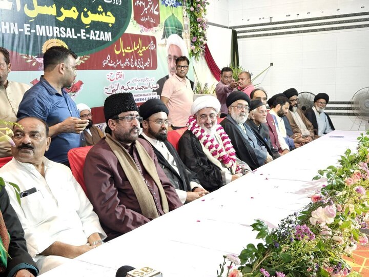تقرير مصور/ ممثل قائد الثورة الإسلامية الإيرانية يشارك في الاحتفال الكبير بمولد النبي الأكرم (ص) في الهند