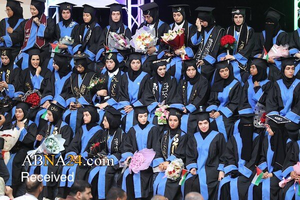 جشن فارغ‌التحصیلی دانشجویان فلسطینی در اردوگاه نصیرات غزه