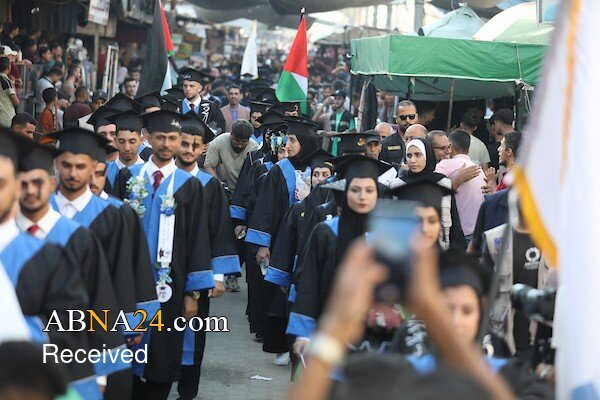 جشن فارغ‌التحصیلی دانشجویان فلسطینی در اردوگاه نصیرات غزه