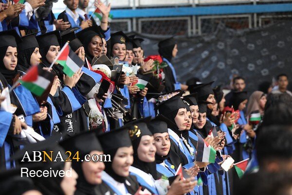 جشن فارغ‌التحصیلی دانشجویان فلسطینی در اردوگاه نصیرات غزه