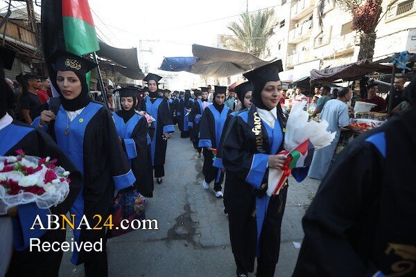 جشن فارغ‌التحصیلی دانشجویان فلسطینی در اردوگاه نصیرات غزه