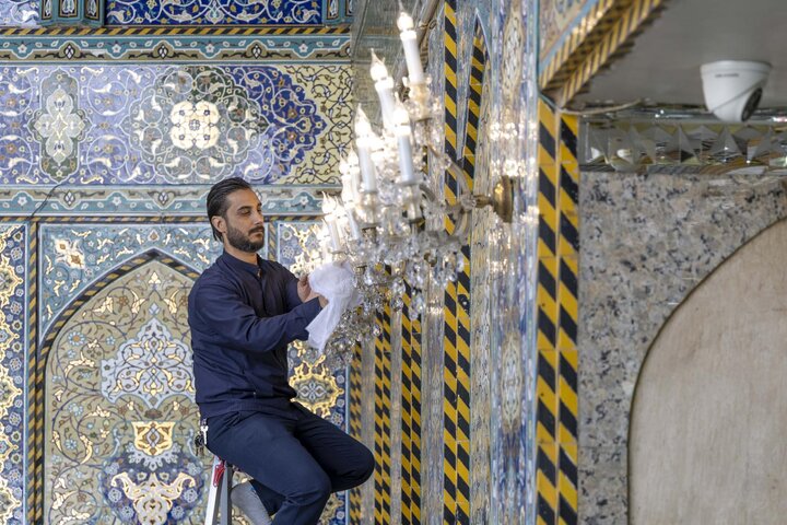 تقرير مصور/ تنفيذ أعمال الإدامة لثريات مرقد أبي الفضل العباس (عليه السلام)
