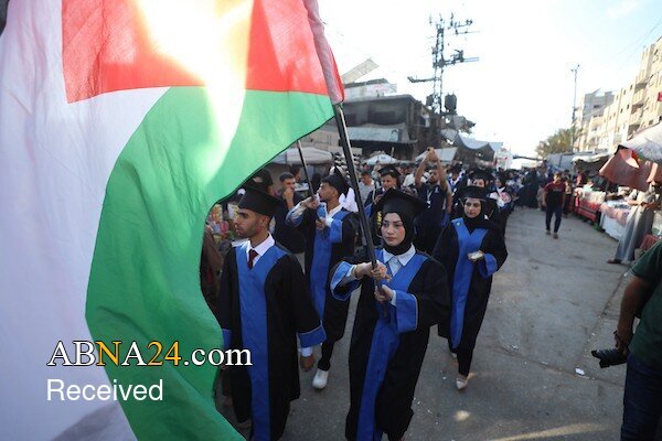 Informe fotográfico | Celebración de graduación de estudiantes palestinos en el campo de refugiados de Nuseirat, Gaza