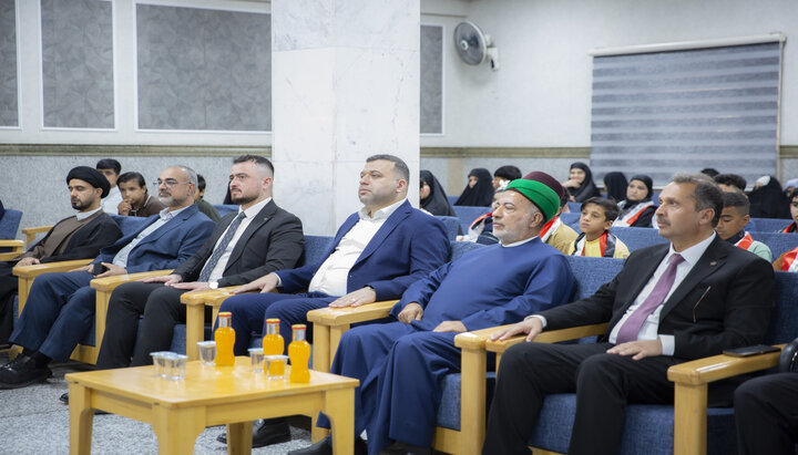 تقرير مصور/ العتبة الحسينية المقدسة تجهز عددا من أبناء الشهداء بالكسوة المدرسية في كربلاء