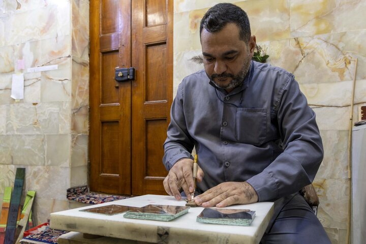 تقرير مصور/ تنفيذ أعمال التغليف في جدران حرم مرقد أبي الفضل العباس (عليه السلام)
